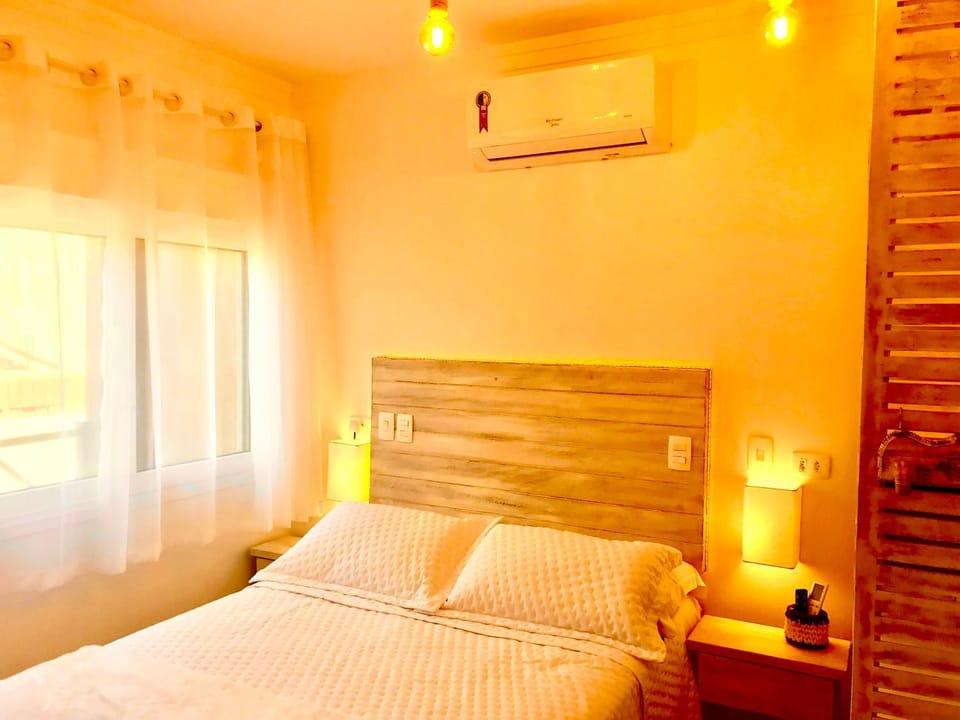 Bed, Photo of the whole room, Bedroom, air conditioner