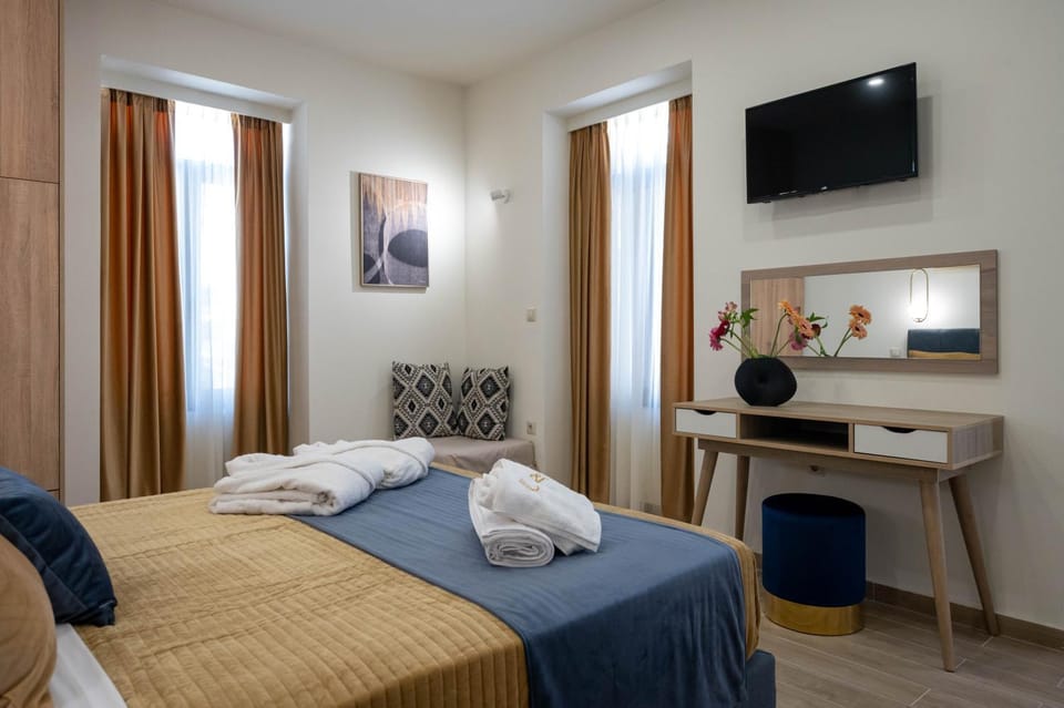 Bed, TV and multimedia, Bedroom, hair dresser, towels