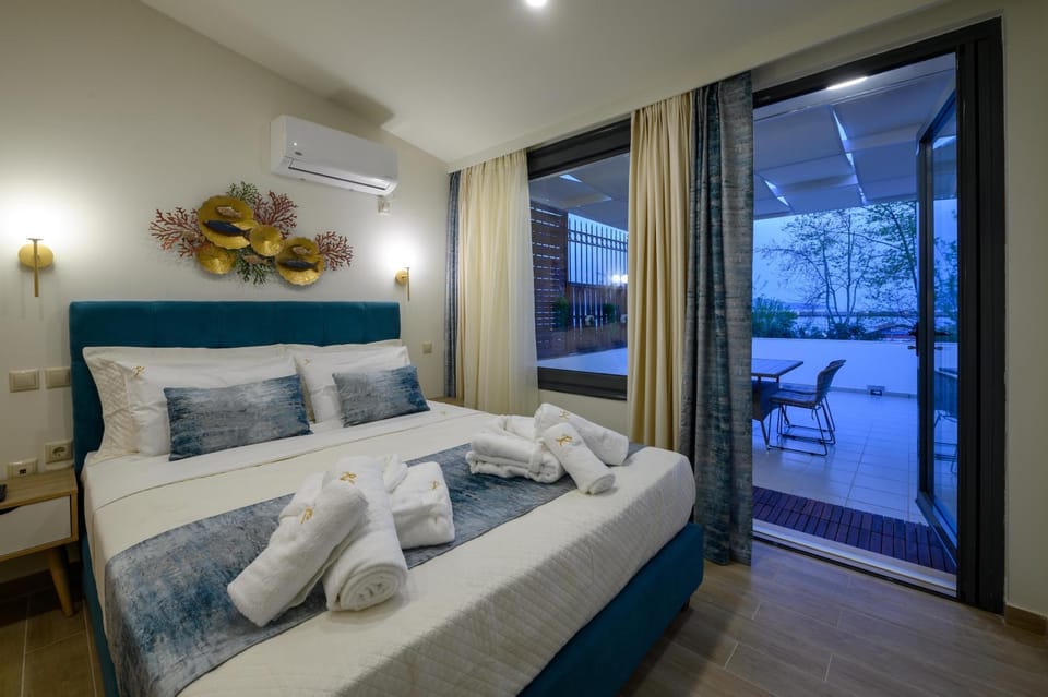 Bedroom, towels