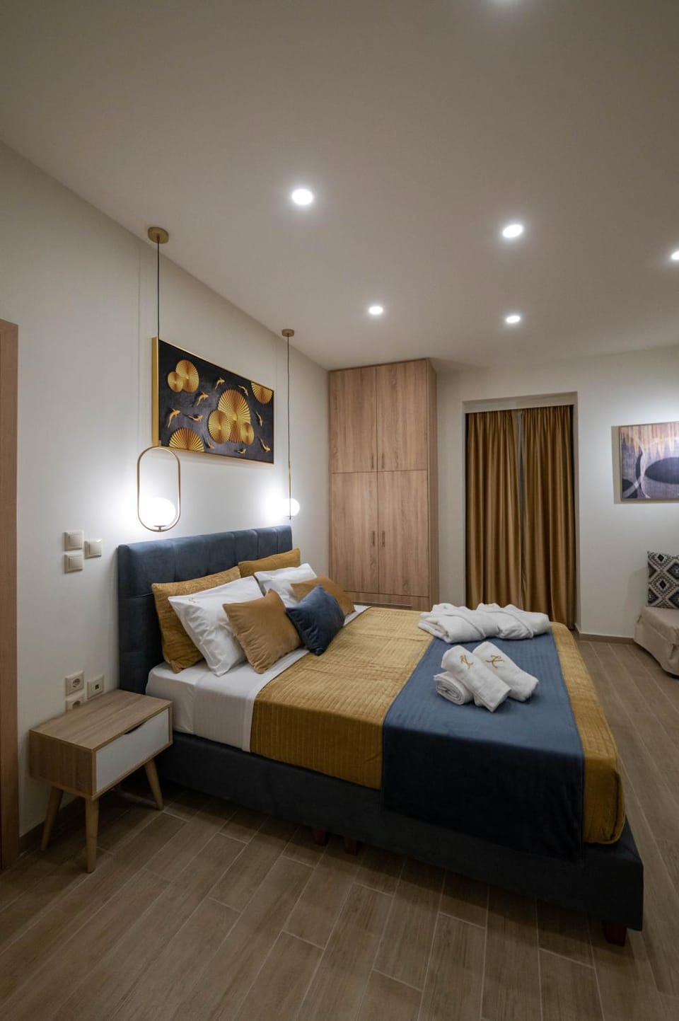 Bed, Bedroom, towels