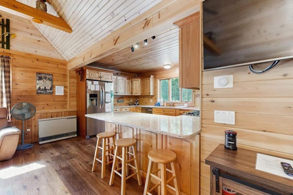Kitchen or kitchenette, kitchen