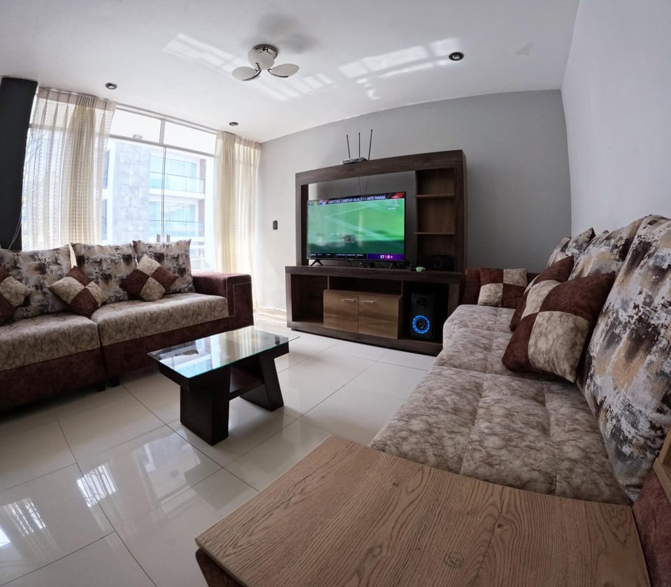 Communal lounge/ TV room, TV and multimedia, Living room, Seating area, Evening entertainment