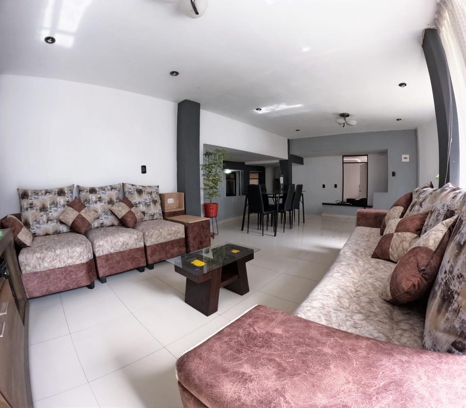 TV and multimedia, Living room, Seating area, Dining area