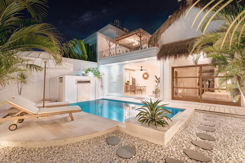 Garden, Swimming pool, Sunset, sunbed, kitchen