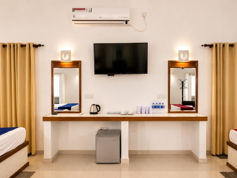 Bed, TV and multimedia, Bedroom, air conditioner