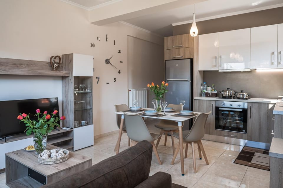 Kitchen or kitchenette, Living room, Seating area, Dining area