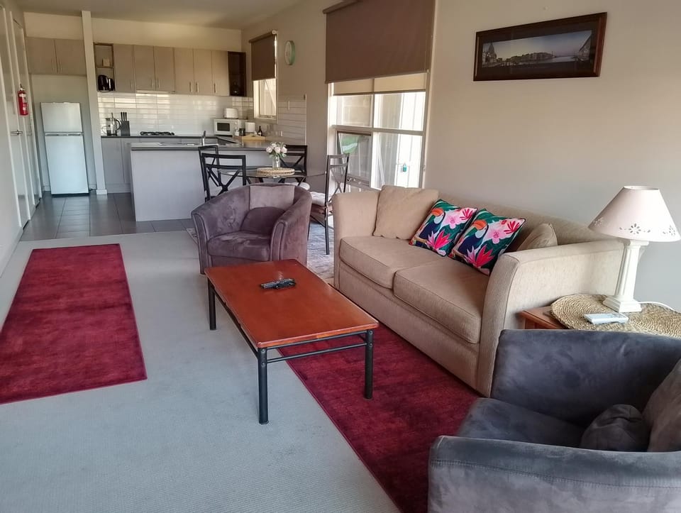 Lovely 2 BR Spa apartment, Opposite Shepp Lake Apartment in Shepparton