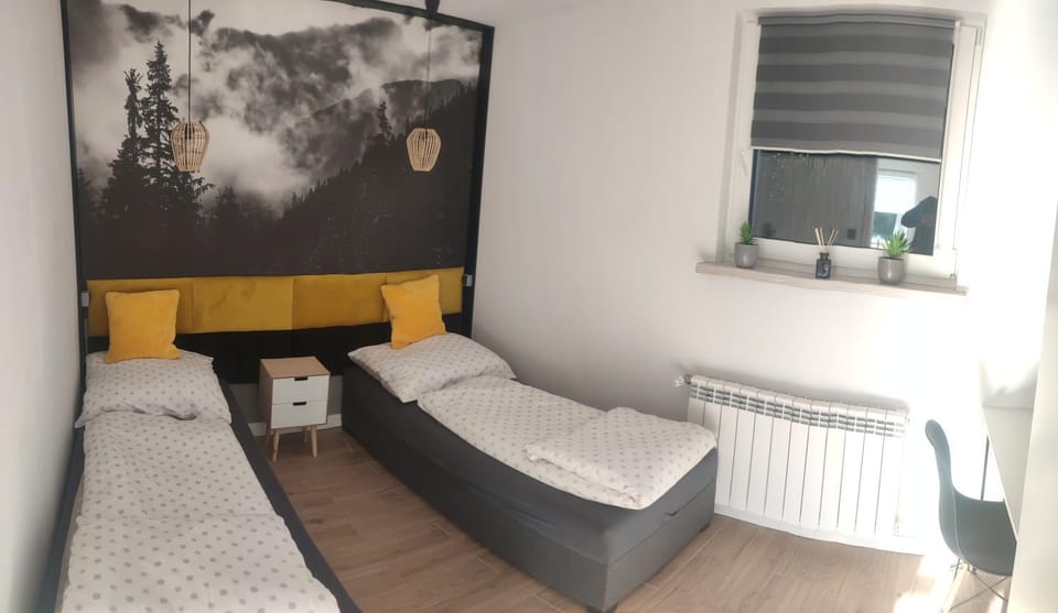 Bed, Other, Other, Other, Photo of the whole room, Decorative detail, Decorative detail, Seating area, Bedroom, heating, heating, towels, towels