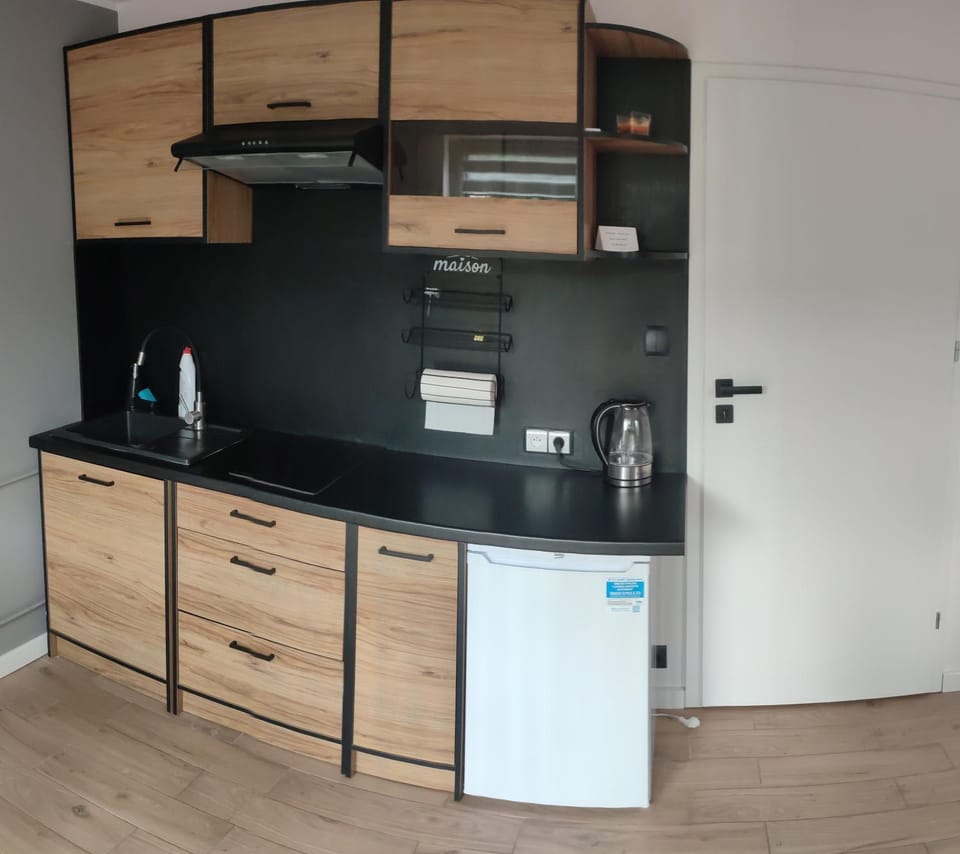 Coffee/tea facilities, Kitchen or kitchenette, Other, Other, Other, Photo of the whole room, Decorative detail, Decorative detail, Seating area, oven, stove