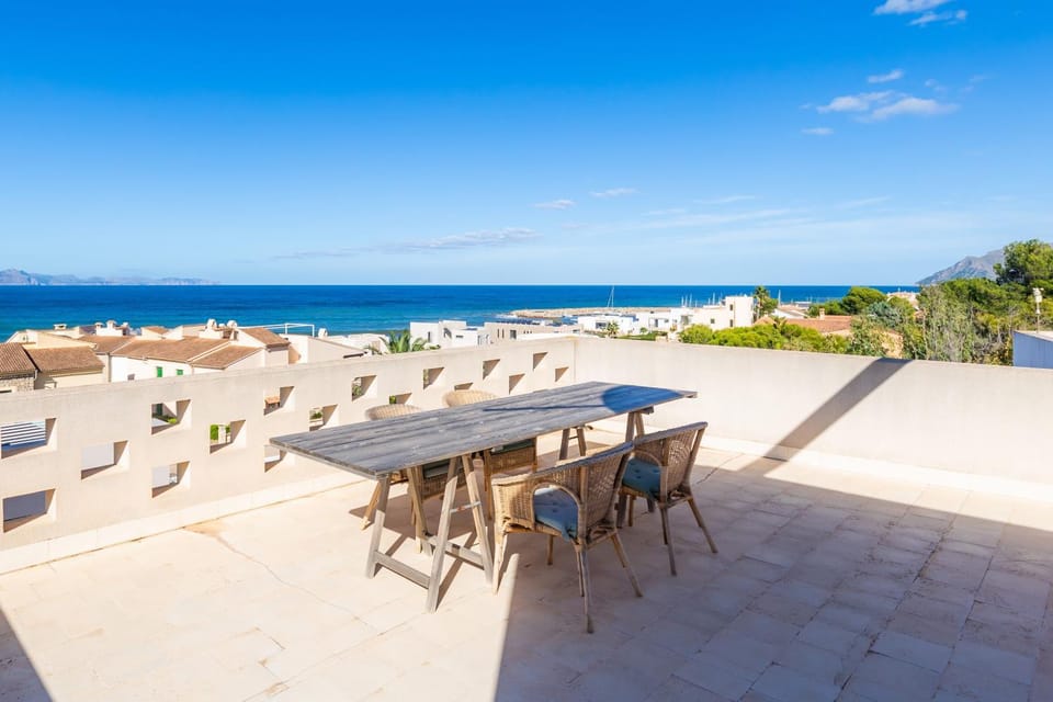 Property building, Balcony/Terrace, Living room