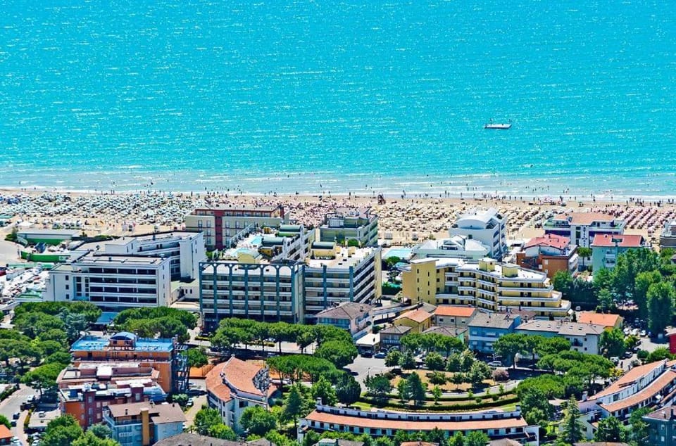 Neighbourhood, Location