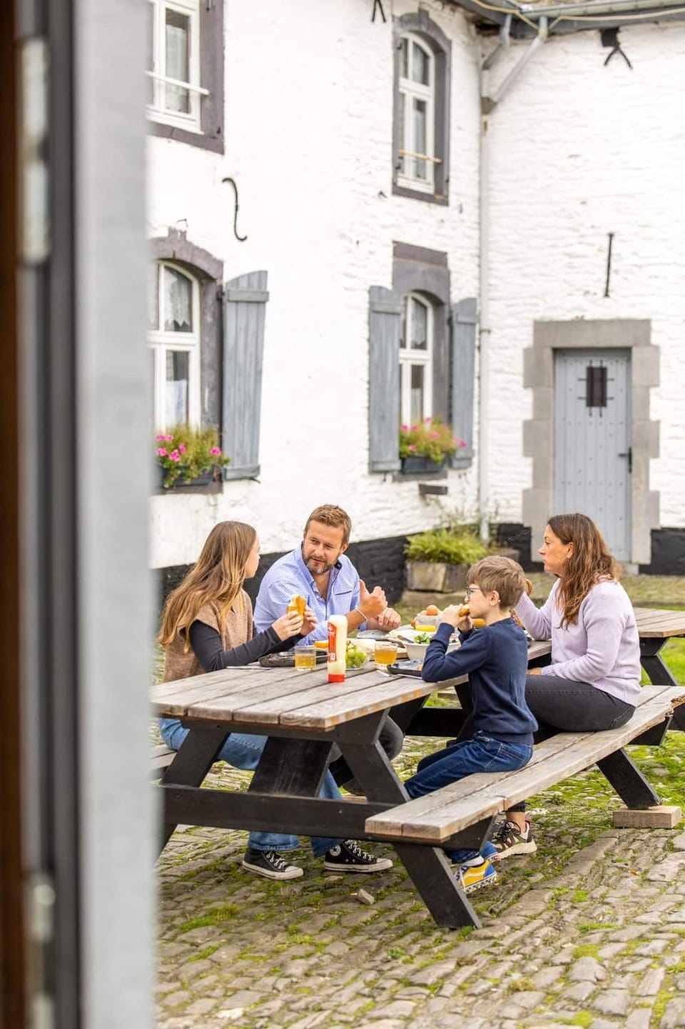 Manoir de Sterpigny, château-ferme 17ème siècle gîte la Tour House in Wallonia, Belgium