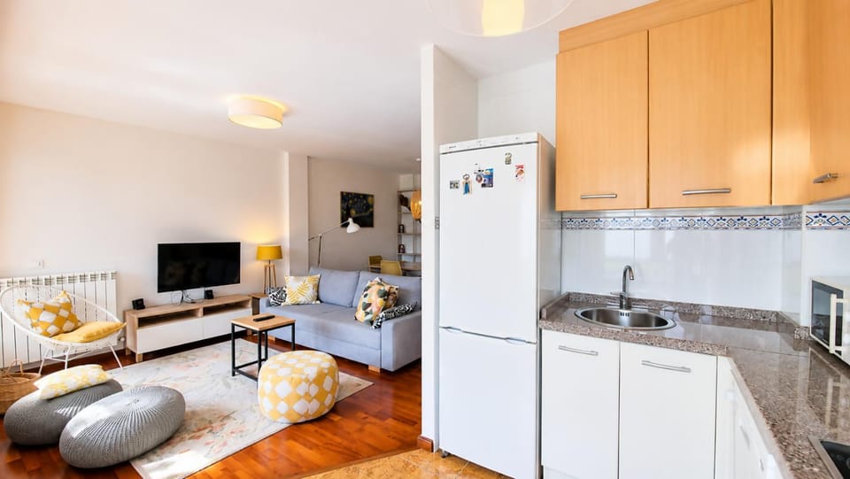 Communal lounge/ TV room, Kitchen or kitchenette, Living room