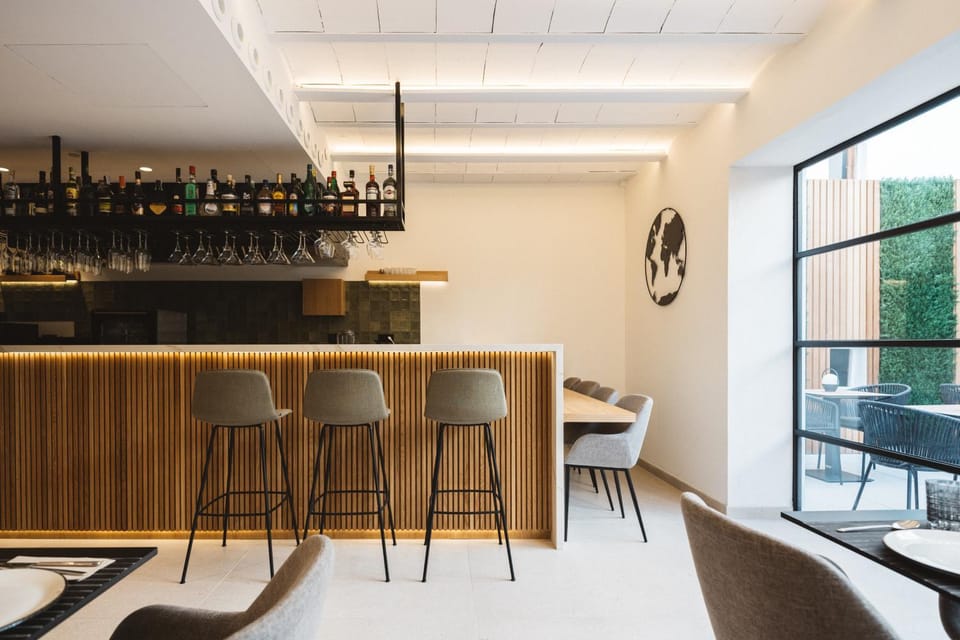 Lounge or bar