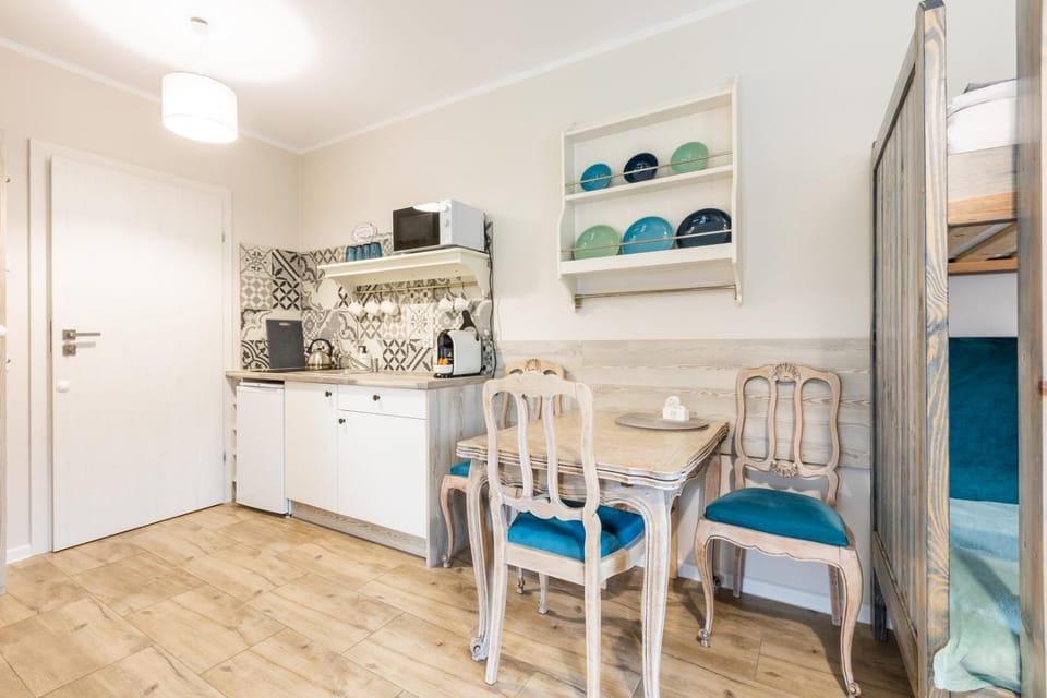 Kitchen or kitchenette, Dining area, minibar, oven, pet friendly, stove