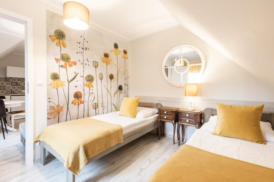 Bed, Photo of the whole room, Seating area, Bedroom