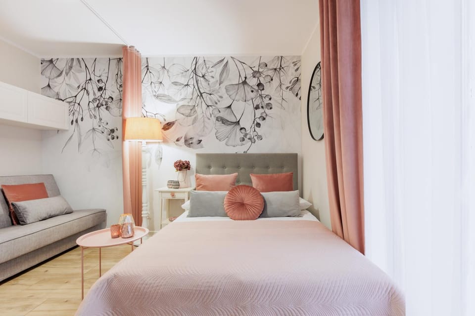 Bed, Photo of the whole room, Seating area