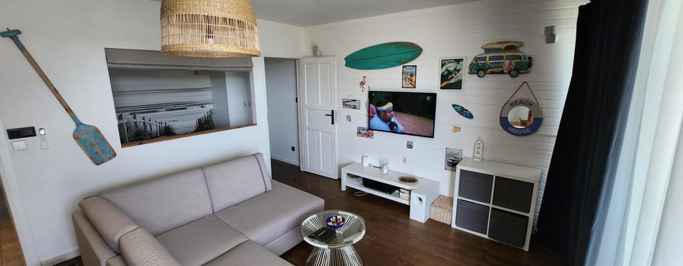 Communal lounge/ TV room, TV and multimedia, Living room, Seating area