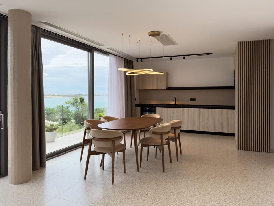 Natural landscape, Kitchen or kitchenette, Dining area, Sea view