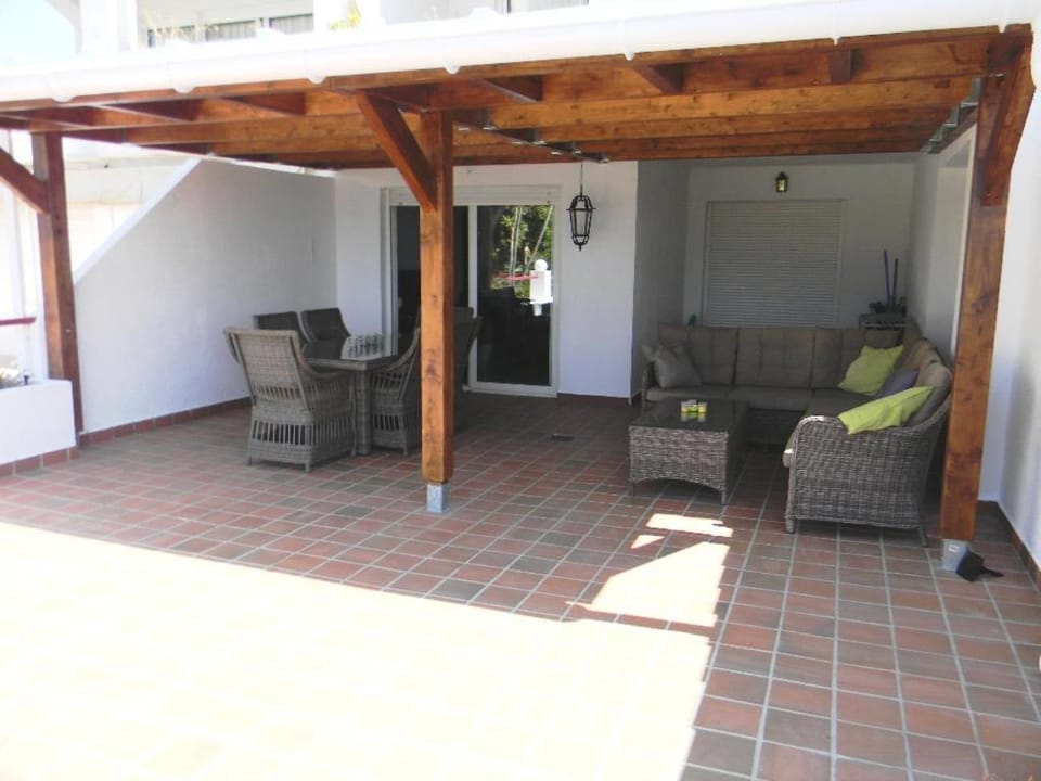 Patio, Living room
