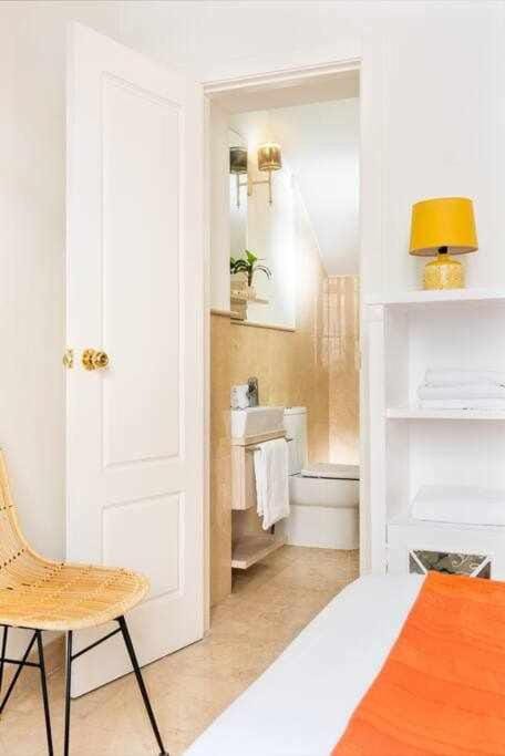 Toilet, Bed, Decorative detail, Bedroom