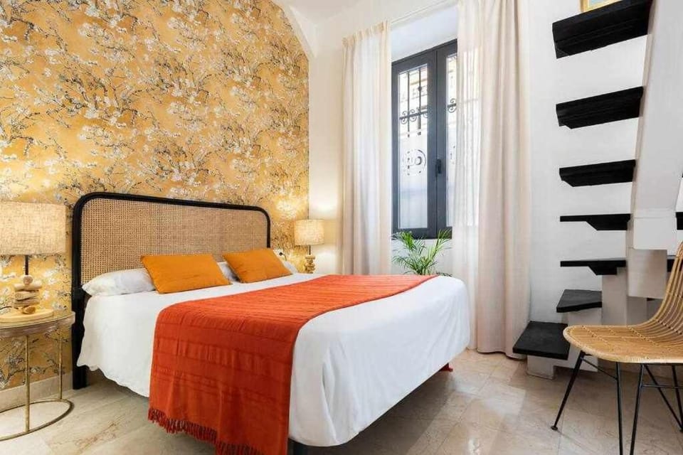 Bed, Photo of the whole room, Decorative detail, Bedroom
