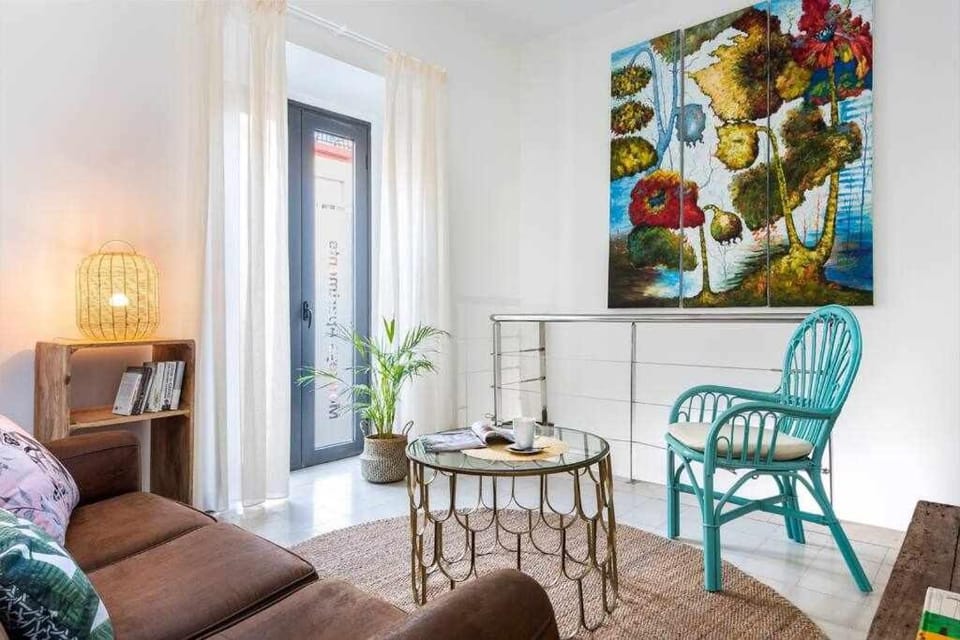 Balcony/Terrace, Living room, Decorative detail, Seating area, Dining area