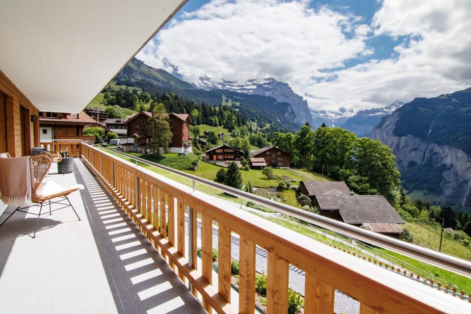 View (from property/room), Balcony/Terrace, Landmark view, Mountain view