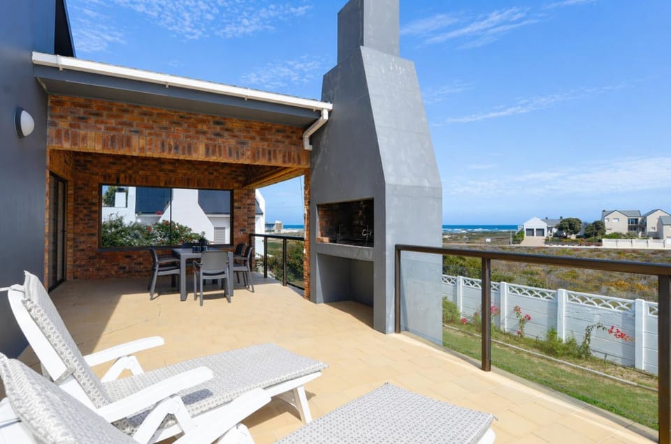 Patio, fireplace, sunbed
