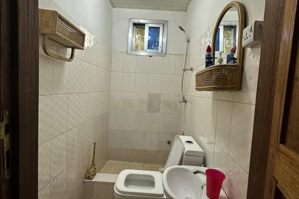 Full AirCon- 3Bed Villa- A c- WiFi- HotWater House in Freetown