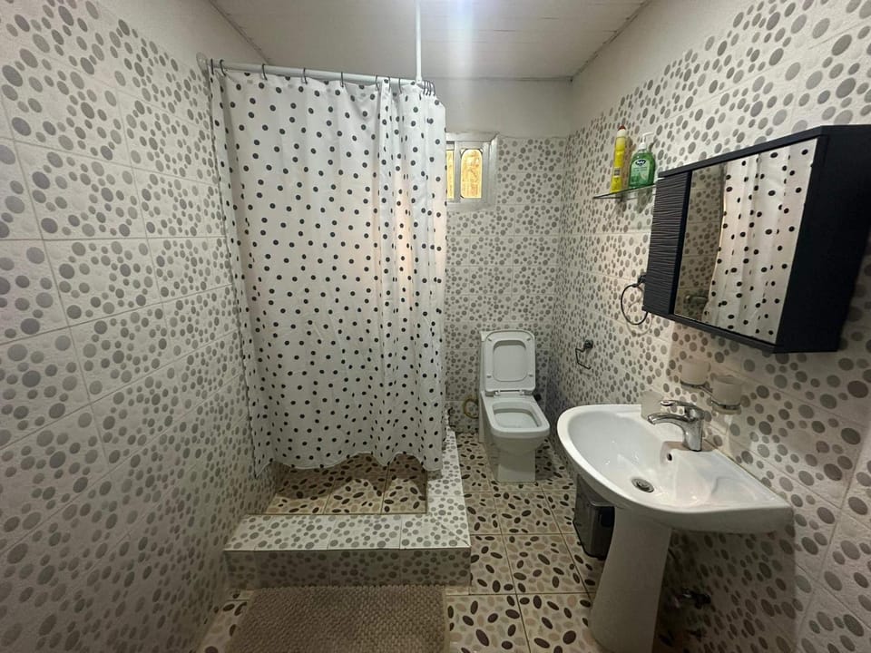 Full AirCon- 3Bed Villa- A c- WiFi- HotWater House in Freetown
