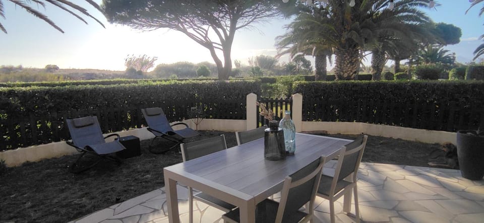 Patio, Day, Garden, Balcony/Terrace, Garden view