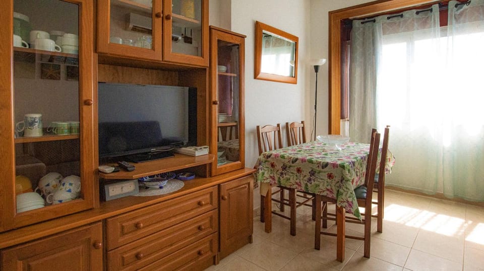 Communal lounge/ TV room, TV and multimedia, Dining area