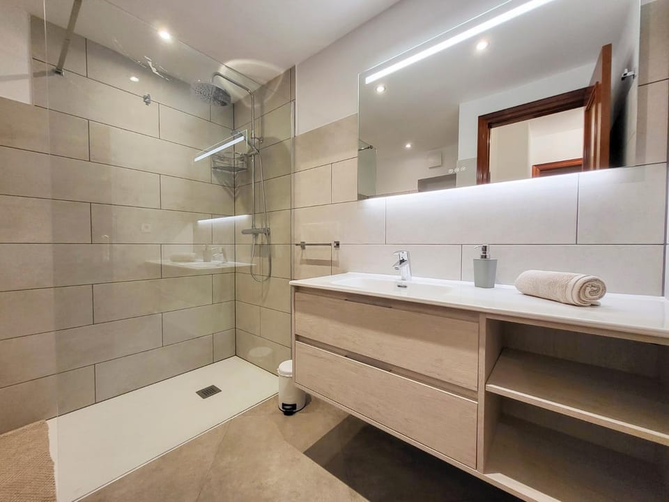 Shower, Bathroom