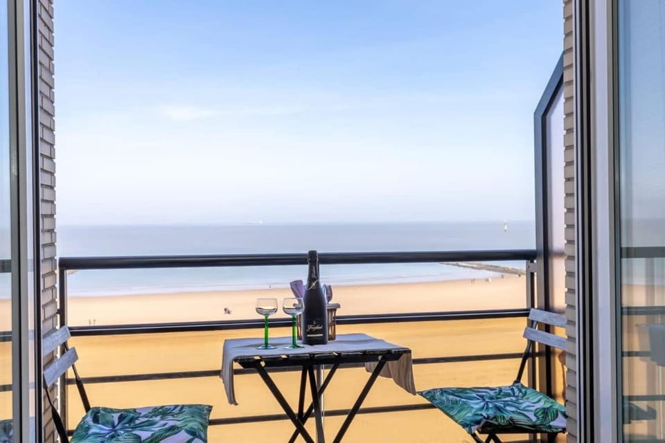 Casiola - Beautiful spacious studio with frontal sea view Apartment in Knokke-Heist