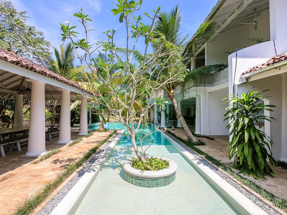 Property building, Restaurant/places to eat, Day, Pool view, Swimming pool