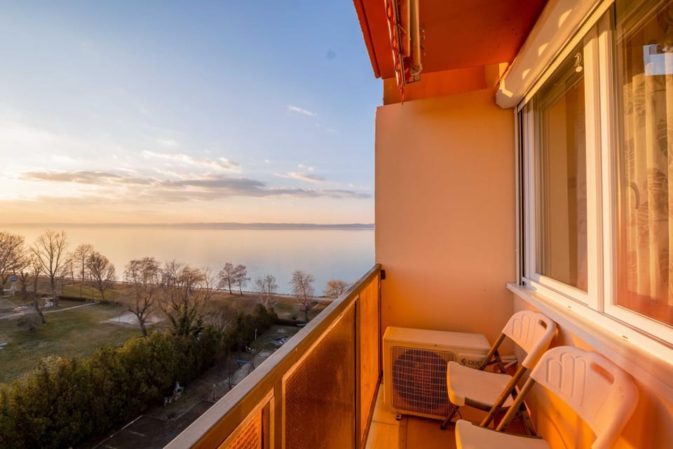 View (from property/room), Balcony/Terrace, Lake view, Sunset