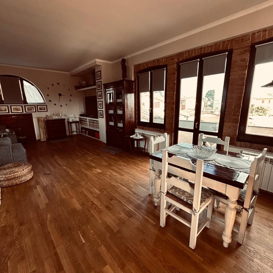 Kitchen or kitchenette, Living room, Seating area, Dining area, stove