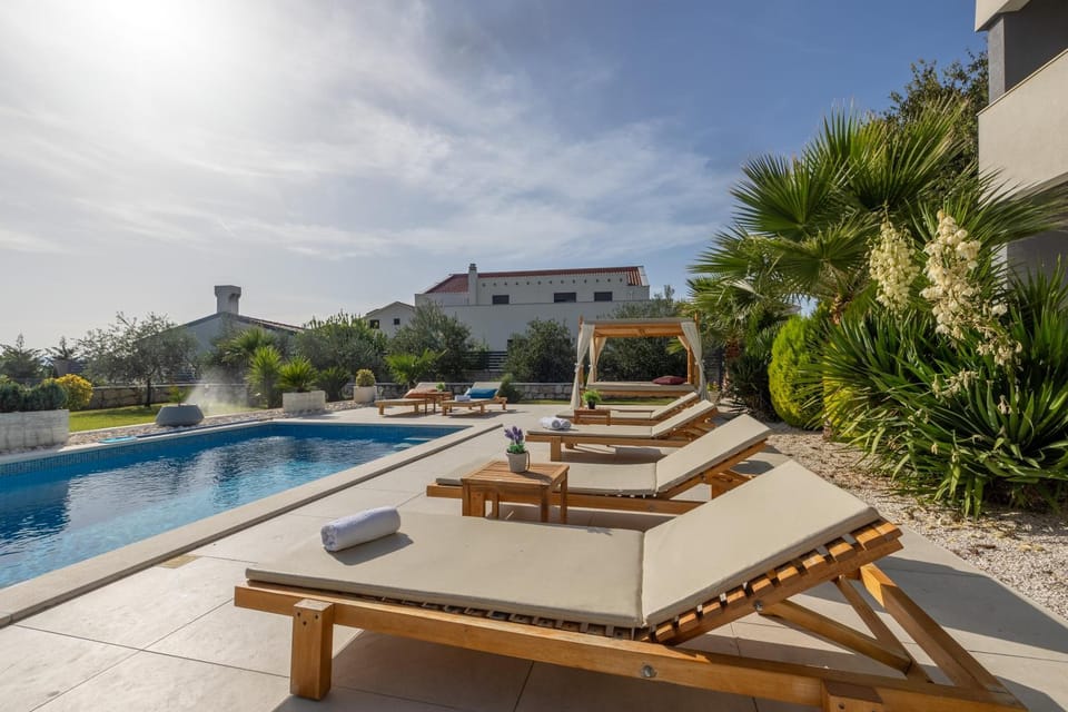 Seating area, Pool view