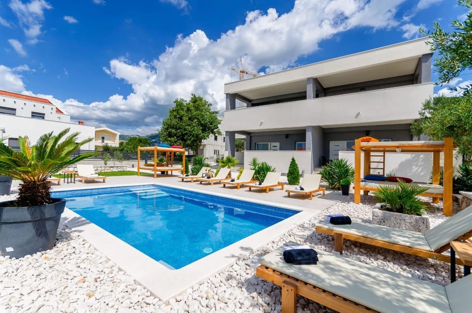 Property building, Swimming pool