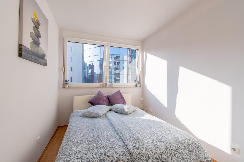 Bed, View (from property/room), Photo of the whole room, Decorative detail, Bedroom, Location, heating