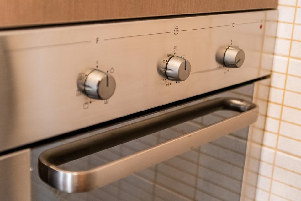 Kitchen or kitchenette, On site, Location, internet, oven, stove, kitchen