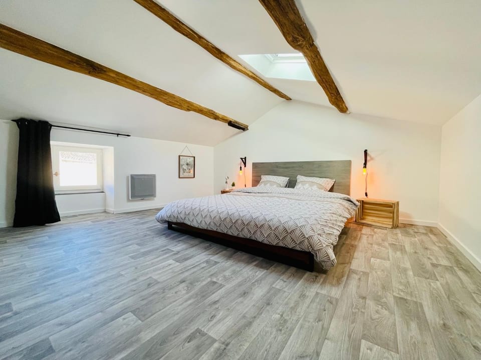 Bed, Photo of the whole room, Bedroom