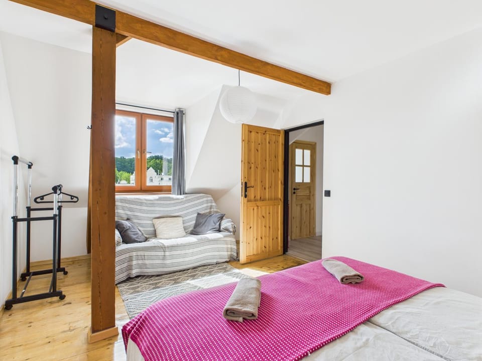 Photo of the whole room, Bedroom, towels