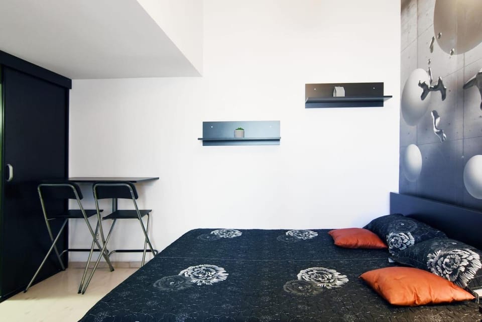 Bed, Photo of the whole room, Bedroom