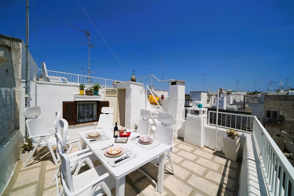 Property building, Solarium, Balcony/Terrace, City view, Street view, Breakfast, Lunch, Dinner