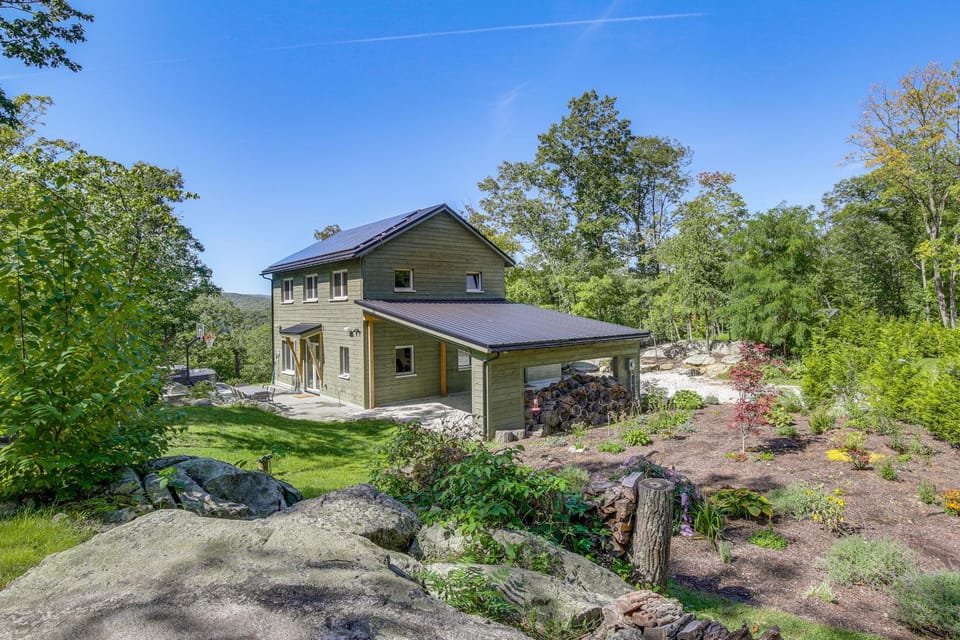 'The Glabin’: Garrison Gem w/ Hot Tub & Fire Pit House in Philipstown