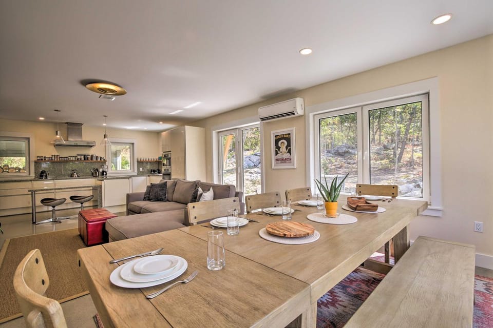 'The Glabin’: Garrison Gem w/ Hot Tub & Fire Pit House in Philipstown