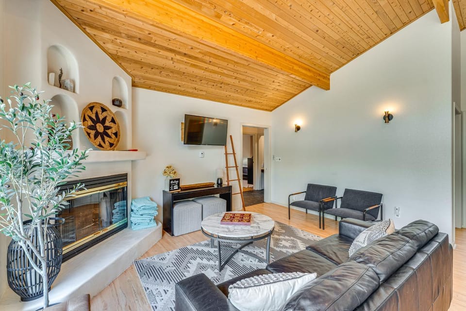 Stylish, Serene Angel Fire Cabin w/ Hot Tub! Cabin in Angel Fire