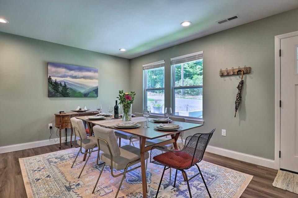 Smoky Mountains Leicester Home w/ Deck! House in Buncombe County